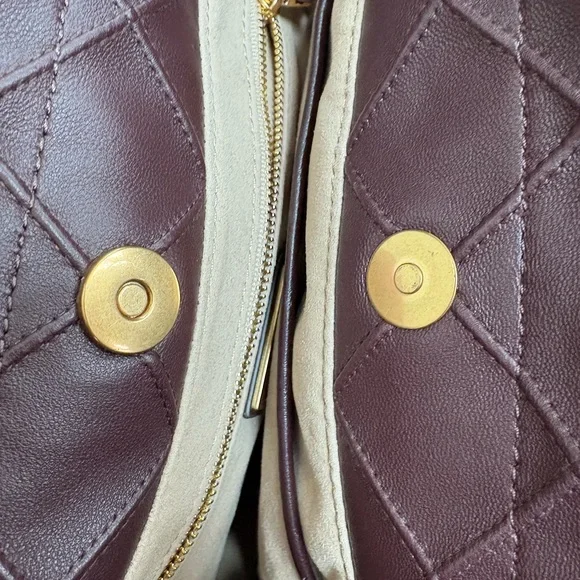 Tory Burch large Flemming hobo plum gold purse quilted EUC - Picture 6 of 14